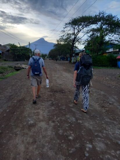 Es wird schon dunkel,  als wir uns auf den Heimweg machen.
