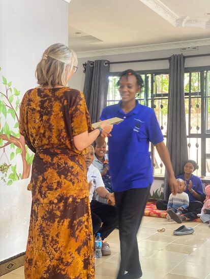 Heute übergebe ich die Lohntüten persönlich.