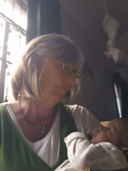 Ich bin glücklich,  noch länger bei den Kindern zu sein.