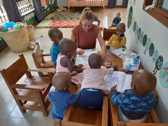 Auch Laura ist inzwischen mittendrin.