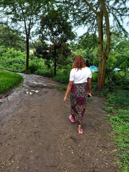 Während ich über die Anschaffung von Gummistiefel nachdenke, sind viele Einheimische in ihren Latschen unterwegs.