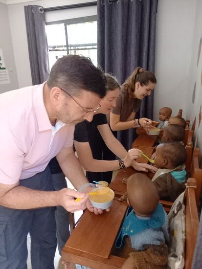 Außerdem wurden sie sofort zum Füttern eingespannt.