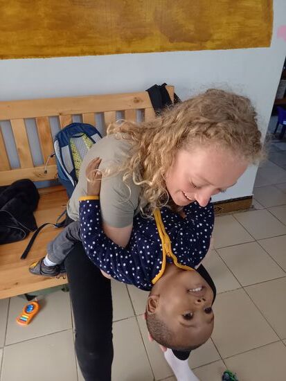 Es wird getobt und gelacht.