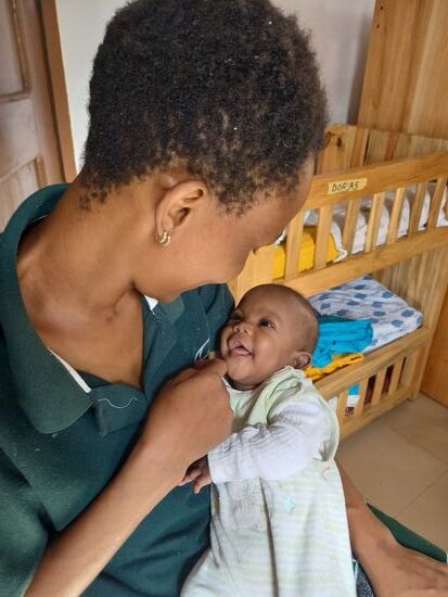 Nur die kleine Dorkas braucht Zuwendung.