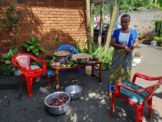 Im Homestay wird inzwischen fleißig gekocht.
