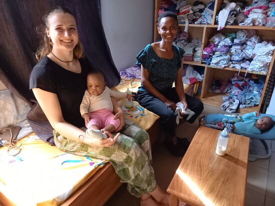 Der Tisch steht nun im Säuglingszimmer   Die Freude darüber ist groß!