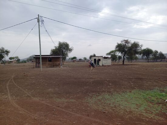 Gestern hat es hier etwas geregnet und auch heute ist es bedeckt.  Ich bin dankbar dafür,  denn ansonsten ist die Sonne erbarmungslos.