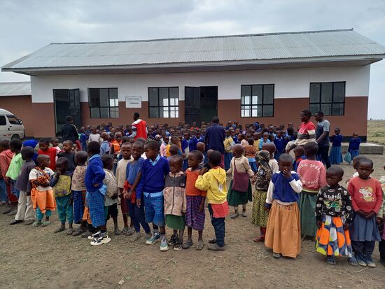 Es bewegt mich jedes Mal aufs Neue tief im Inneren hier zu sein. Für diese Kinder bedeutet diese Schule Zugang zu Bildung zu haben.