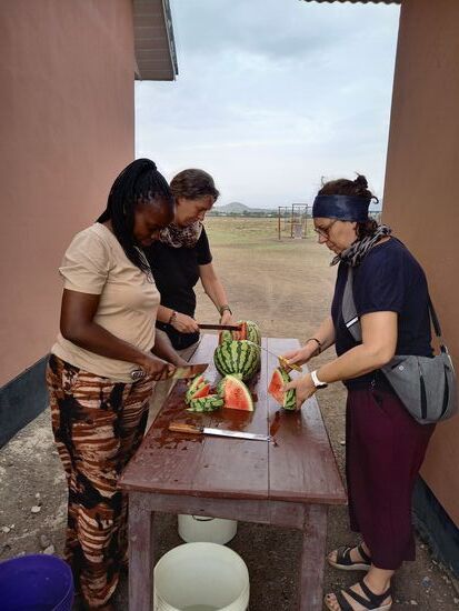 Wir bereiten das Obst vor.