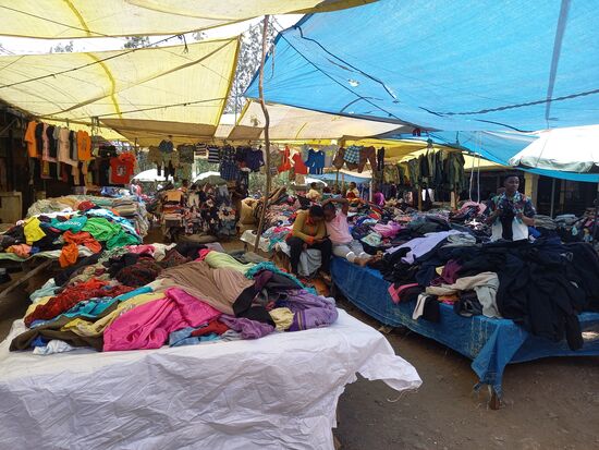 Alles second Hand Ware aus Europa.