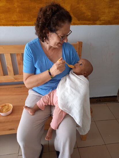 Manuela  geht in ihrer Freiwilligenarbeit voll auf.