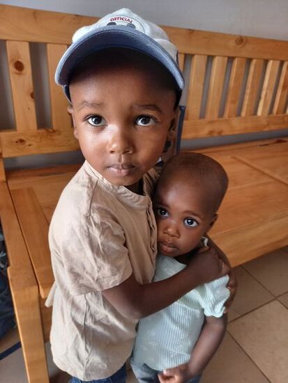 Vorerst Abschied von der kleinen Schwester.