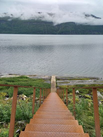 Über diese Treppe kommen Angler ans Ufer.