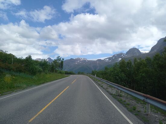 Auf der Weiterfahrt sehen wir weitere Ausläufer vom Gletscher.