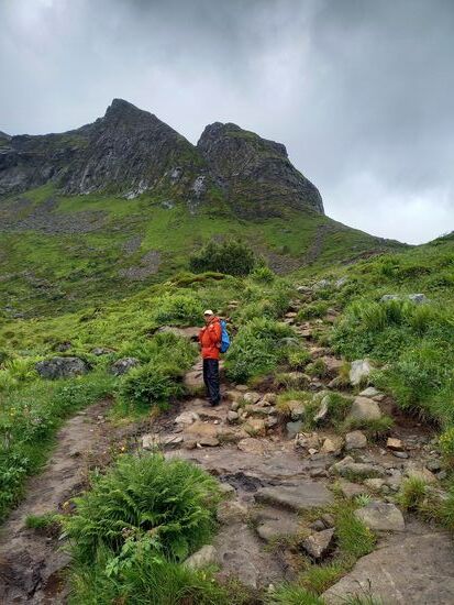 Je höher wir gekommen sind je steiniger wurde der Weg. Vom Regen war alles dazwischen matschig und insgesamt leicht rutschig. Da muss die Aufmerksamkeit immer im nächsten Schritt liegen.