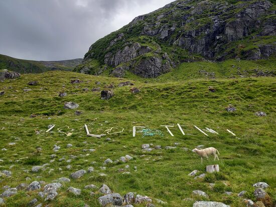 Hier ist vor uns jemand kreativ gewesen - I love Lofoten