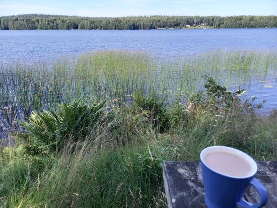 Kaffeepause an einem Fluß.