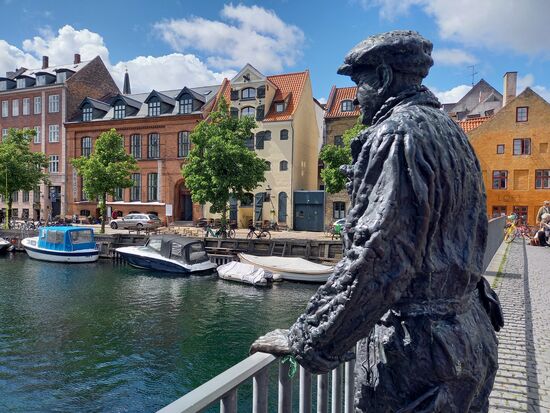 Christianshavn ist eine Insel, aber über Brücken mit dem Rest der Stadt verbunden.
