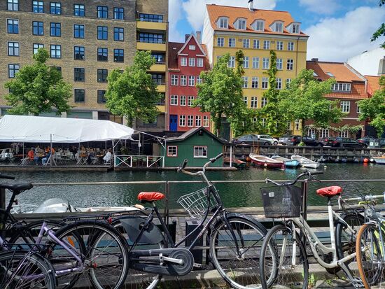 Fahrräder prägen das Stadtbild. Über 40% der Kopenhagener fahren mit dem Fahrrad zur Arbeit.