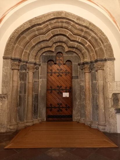 Der Eingang ist einzigartig. Ähnliche Eingänge findet man in Nordeuropa nur in Visby, auf Gotland oder in Magdeburg.