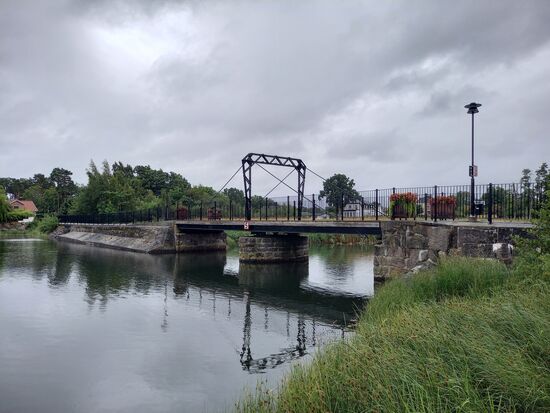 Eine historische Drehbrücke (außer Betrieb).