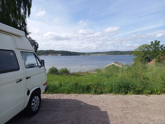 Ein Parkplatz mit super schöner Aussicht.