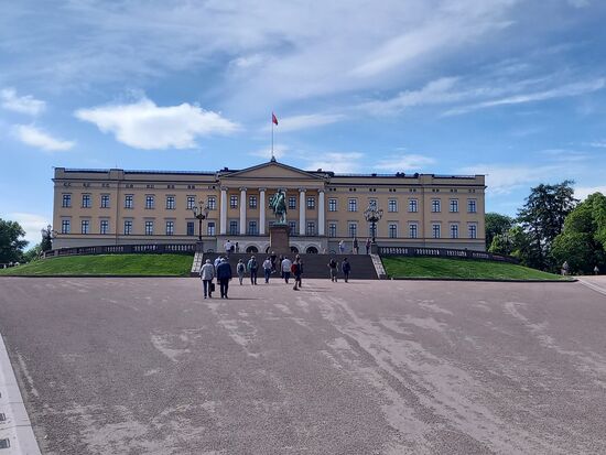Danach führte uns der Weg zum Schloss, welches von einer schönen Parkanlage umgeben ist.