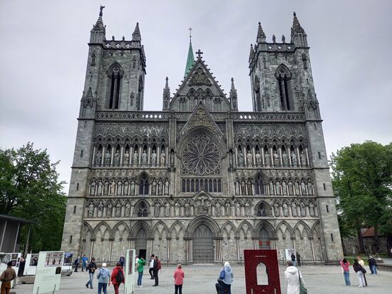 Der imposante Dom der Stadt ist ein Touristen Hot Spot. Er wurde im 11. Jahrhundert erbaut.
