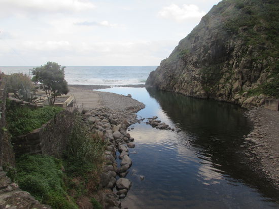 Die Bucht von Calhau. Hier gibt es neben den Überresten der alten Hafenanlage auch ein künstlich angelegtes Schwimmbecken.