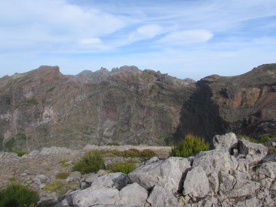 Ganz hinten, die runde Kuppe ist der Pico Ruivo.