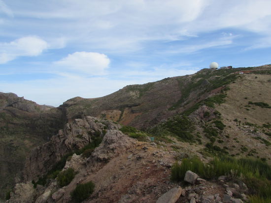 Hier sehen wir dann die Radarstation des Pico Ariero mal aus einer anderen Perspektive.