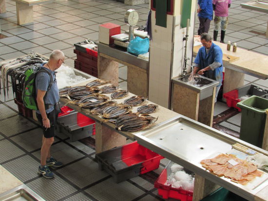 In der Markthalle. Leider waren wir schon etwas spät und haben nur noch wenig Fisch gesehen.