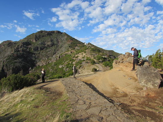 Blick auf den Pico Ruivo. Wir sind die ersten, die sich heute auf den Weg machen. Wir starten auf 1592m.