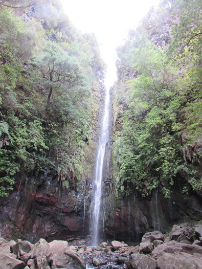 Dann erreichen wir den grünen Kessel der 25 Quellen. Ein wundervoller Ort!