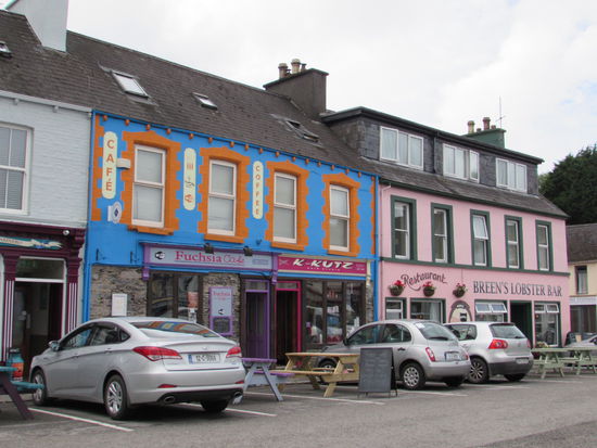 Dort nehmen wir uns Zeit für Kaffee, Kakao und Tee. Danach führt die Fahrt bis Agrigale und dann wie gestern durch die Berglandschaft zurück zu unserem Guesthouse.