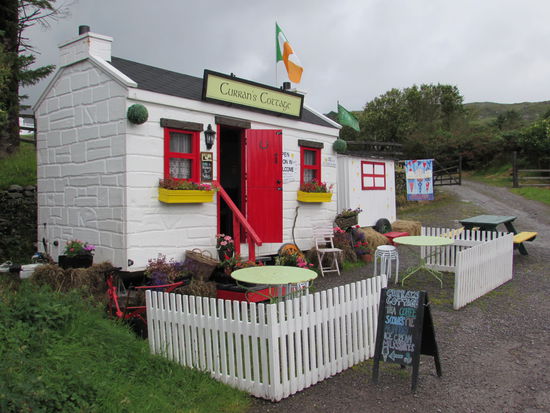 Wenige Meter vor dem Fort kommen wir direkt auf diese niedliche Cottage zu.