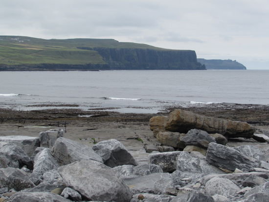 Dann sind in der Ferne schon die Cliffs of Moher zu sehen.