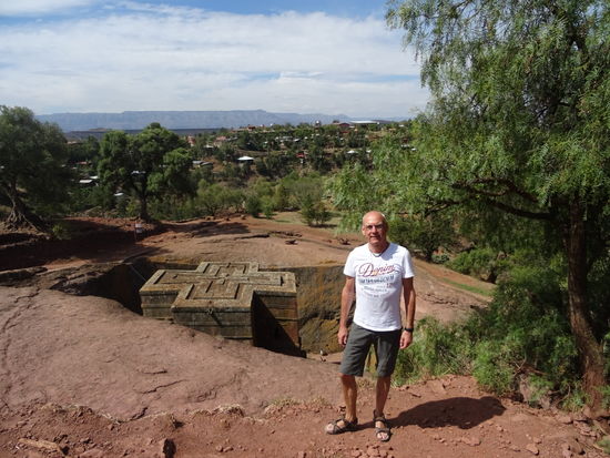 Die Georgs Kirche, sie ist wohl die bekannteste  Felsenkirche in Lalibela.