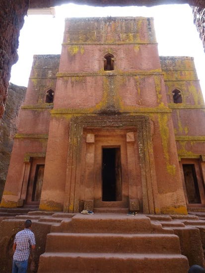 Der Eingang der Georgs Kirche.