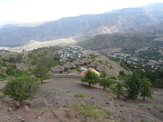 Wir marschieren weiter und haben noch einen herrlichen Blick auf die neue Lodge.