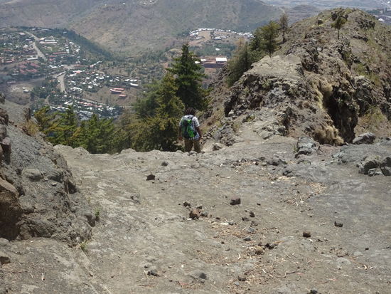 Es geht stetig bergab.Da unten ist Lalibela.