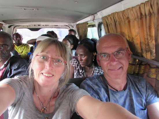 Wir sind trotzdem guter Laune. Irgendwie ist es aufregend, spannend, und schön so zu reisen.