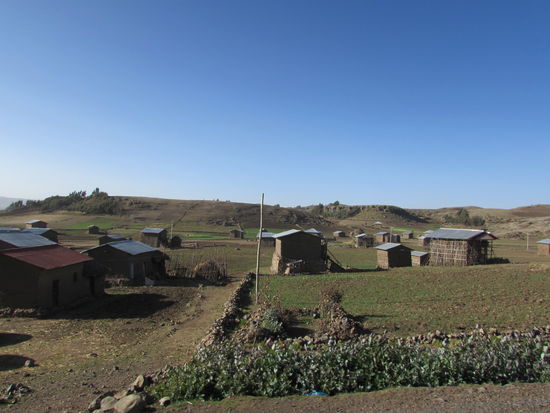 Immer wieder sehen wir kleine Dörfer.