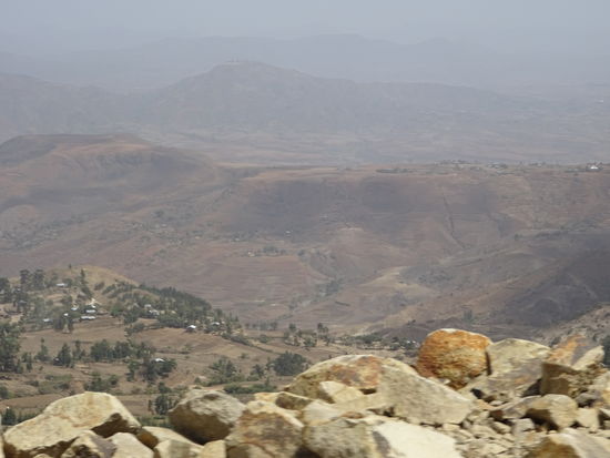 Die Bergwelt sieht hier schon wieder komplett anders aus.