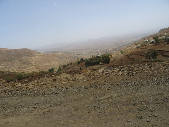Die schönen Berge ziehen an unserem Auge vorbei.