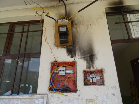 Auch hier ist die Elektrik abenteuerlich.