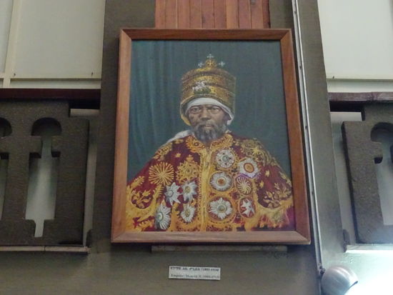 König Menelik, er hat vor ca. 100 Jahren den Eukalyptusbaum aus Australien mit nach Äthiopien gebracht.