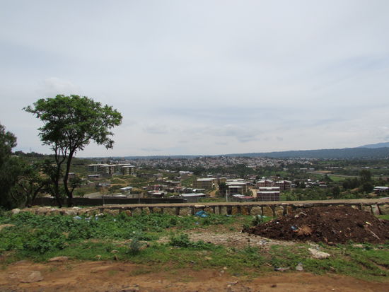 Auf dem Rückweg haben wir schon mal einen Blick auf die Stadt Harar.