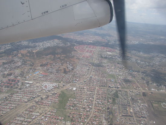 Ein vorerst letzter Blick auf Addis. Im Hintergrund sind gut die Satteliten Städte zu sehen.