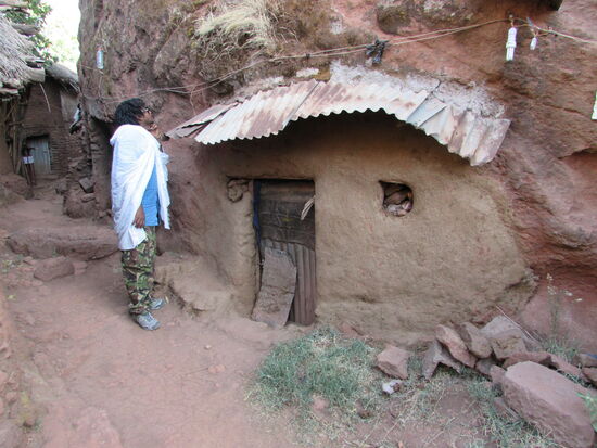 Hier verbringt der Großvater von Happy noch immer Zeit zum beten.